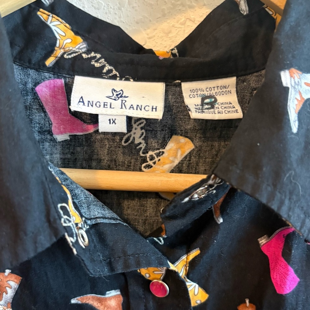Angel Ranch Women’s Button Down Western Cowgirl All Over Boot Print Size 1X - Picture 5 of 5